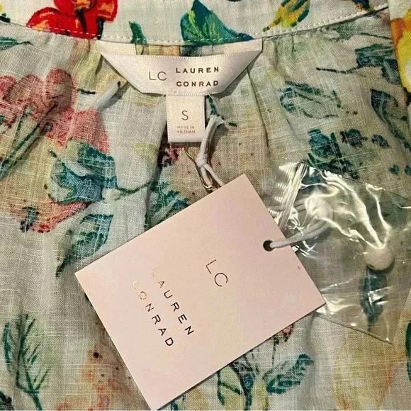 NWT LC Lauren Conrad Button-Up Floral Puff Sleeve Top size small - Picture 8 of 8